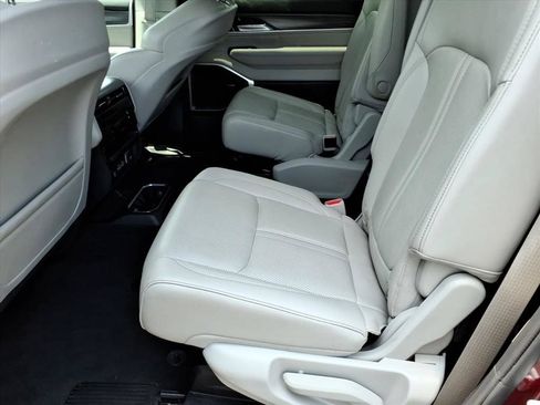 Used 2022 Jeep Wagoneer Series I w/ Convenience Group I AWD/4WD image 12