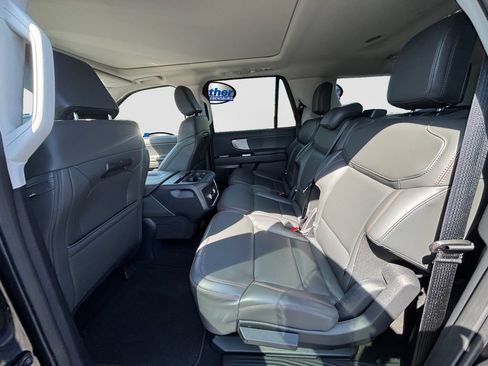 Used 2025 Ford Expedition Max Active AWD/4WD image 11