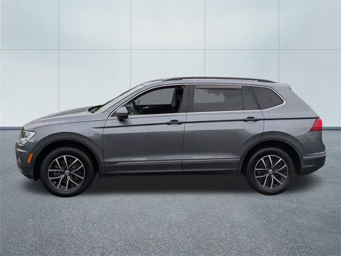 Used 2023 Volkswagen Taos SE w/ Panoramic Sunroof Package image 6