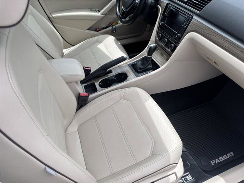 Used 2018 Volkswagen Passat 2.0T SE w/ SE Lighting Package FWD image 33