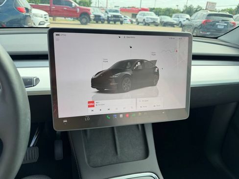 Used 2025 Tesla Model Y Long Range RWD image 21