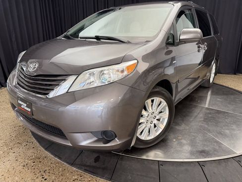 Used 2017 Toyota Sienna LE AWD/4WD image 3