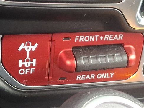 Used 2024 Jeep Wrangler Rubicon w/ Technology Group image 26