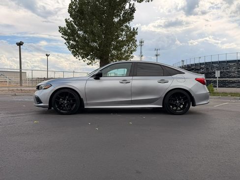 Used 2023 Honda Civic Sport image 9