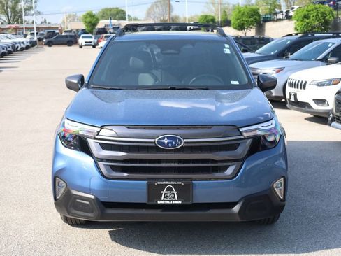 Certified 2025 Subaru Forester Premium AWD/4WD image 4