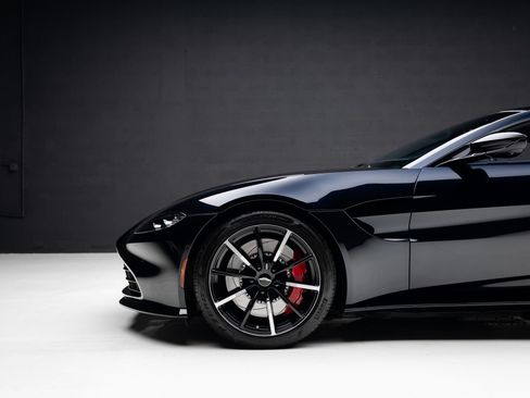 Used 2023 Aston Martin V8 Vantage Coupe RWD image 17