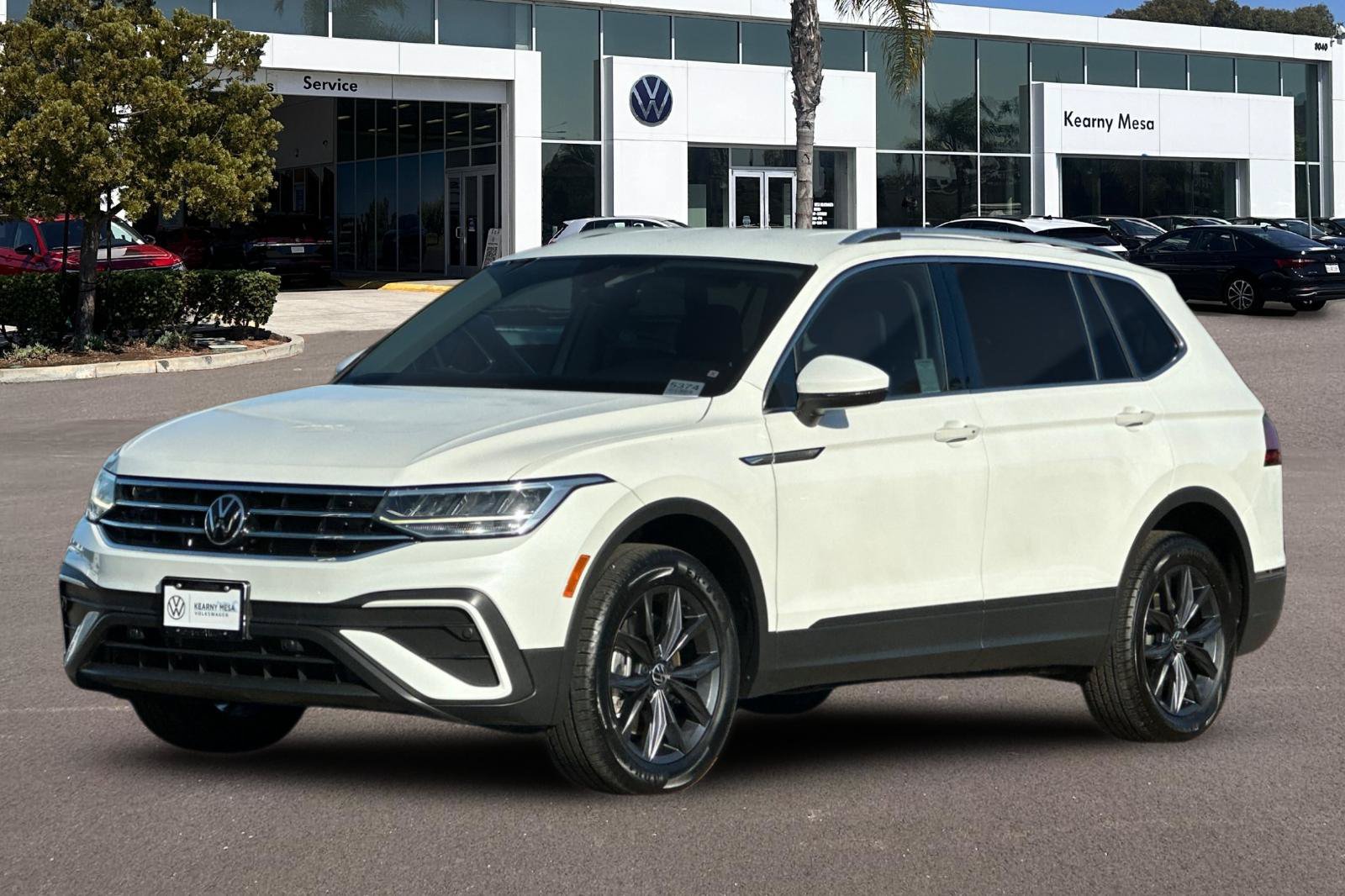 Used 2023 Volkswagen Tiguan SE FWD image 8