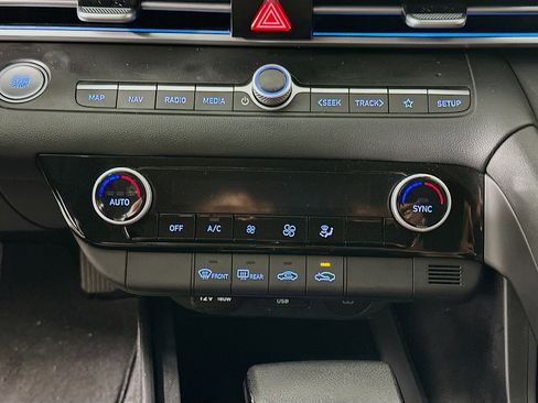 Used 2024 Hyundai Elantra SEL image 23