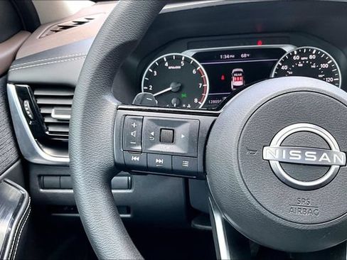 Used 2023 Nissan Rogue SV FWD image 11