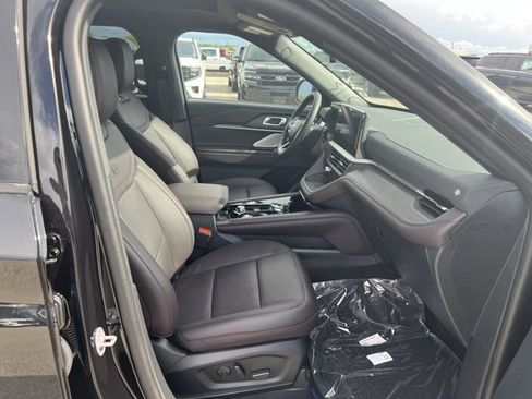 New 2025 Ford Explorer Platinum image 11