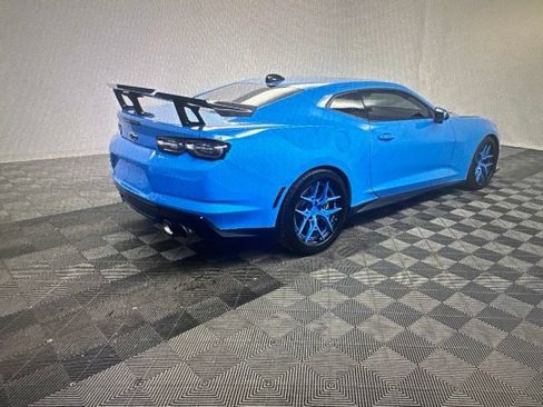 Used 2022 Chevrolet Camaro ZL1 RWD image 7