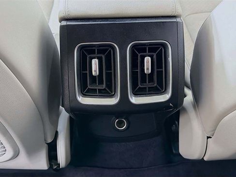 Used 2024 Kia Sorento S w/ Panoramic Sunroof Package image 40