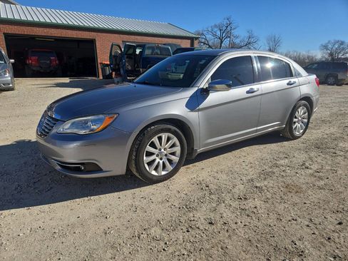Used 2014 Chrysler 200 Limited image 4