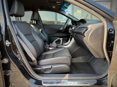 Used 2017 Honda Accord Sport image 16