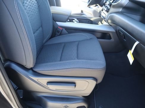 New 2026 RAM 1500 Express AWD/4WD image 12