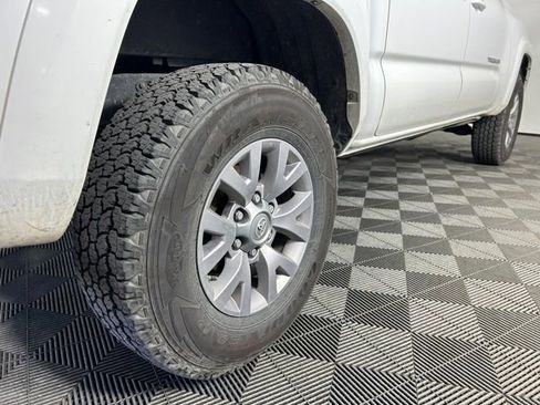 Used 2016 Toyota Tacoma SR5 w/ SR5 Appearance Package (SN) AWD/4WD image 5