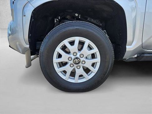 Used 2025 Toyota Tacoma SR5 AWD/4WD image 23