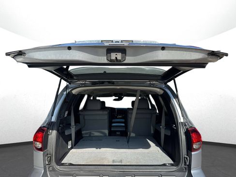 Used 2018 Toyota Sequoia Platinum RWD image 12