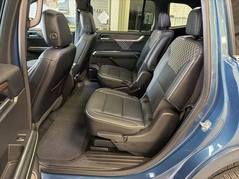 Used 2025 GMC Acadia Denali image 32