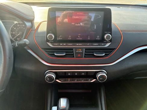 Used 2022 Nissan Altima 2.5 SR image 17