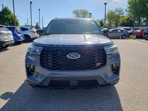 Used 2025 Ford Explorer ST AWD/4WD image 2