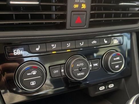 Used 2024 Volkswagen Jetta SE FWD image 13