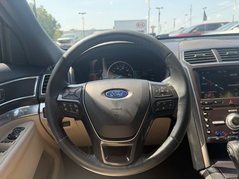 Used 2019 Ford Explorer Limited w/ Ford Safe & Smart Package FWD image 25