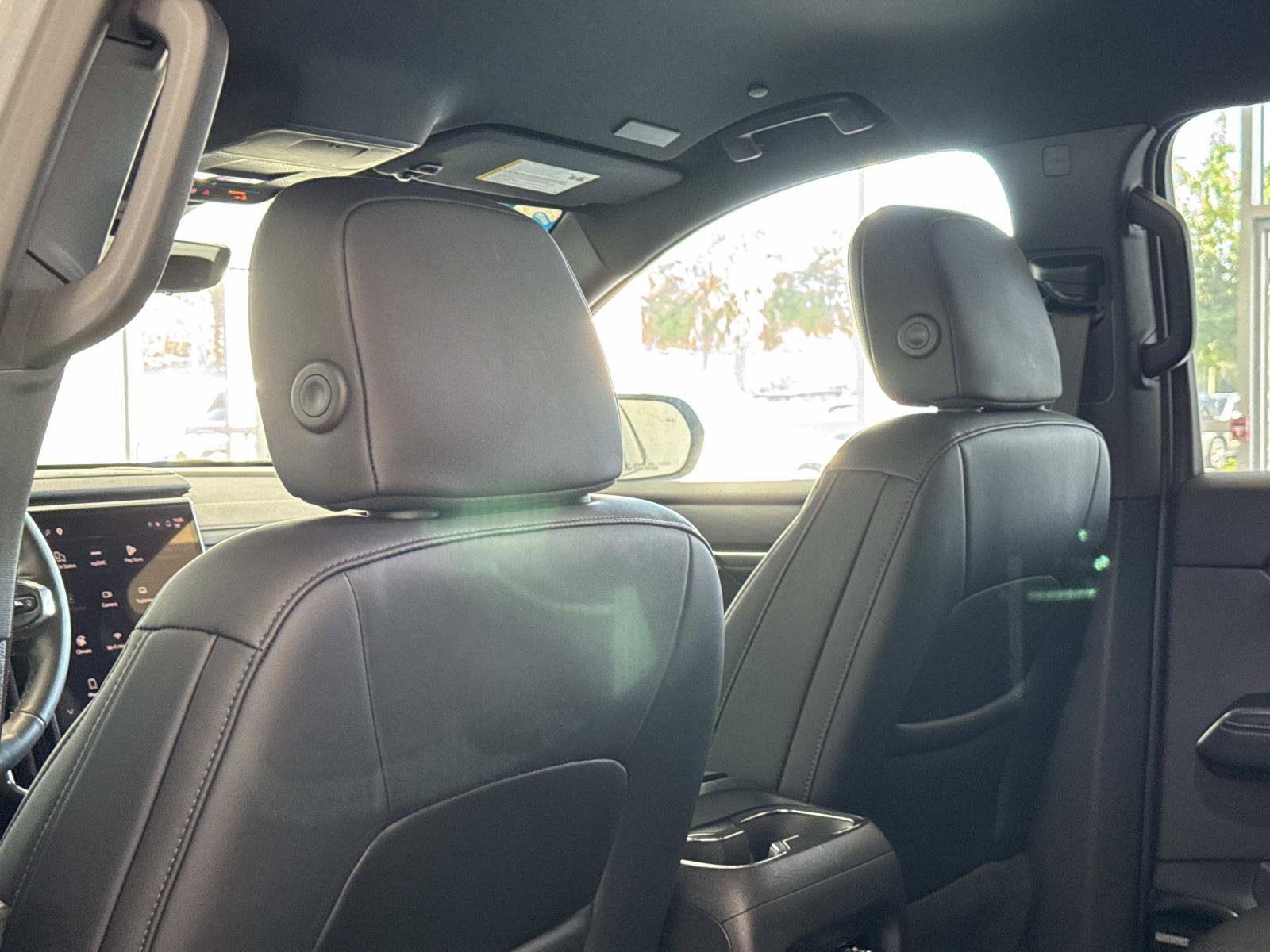 Used 2026 GMC Acadia Elevation w/ Elevation Premium Package FWD image 7