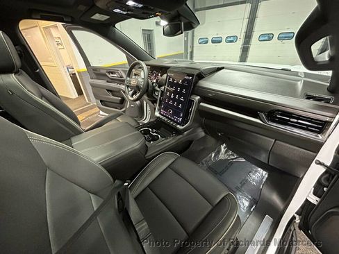 Used 2025 GMC Yukon XL Elevation image 33