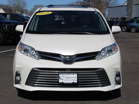 Used 2020 Toyota Sienna XLE w/ XLE Navigation Package image 2