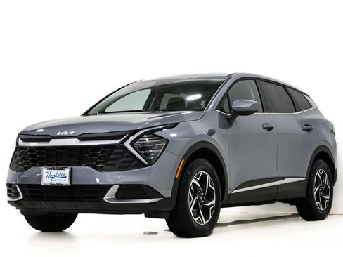 Used 2025 Kia Sportage LX image 3