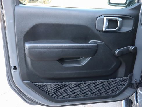 Used 2022 Jeep Wrangler Sport image 17