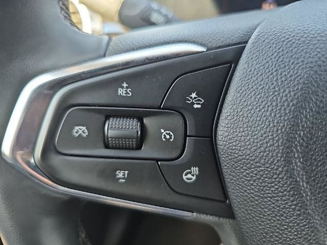 Used 2025 Chevrolet Trax LT w/ LT Convenience Package FWD image 16