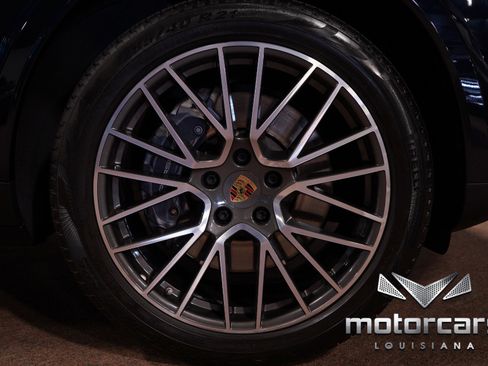 Used 2021 Porsche Cayenne Coupe w/ Premium Package image 19