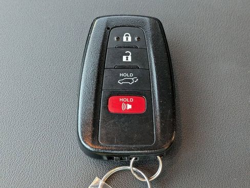 Used 2020 Toyota Highlander XLE image 40