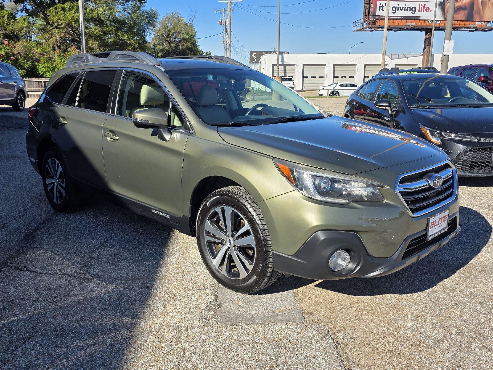 Used 2019 Subaru Outback 2.5i Limited AWD/4WD image 3