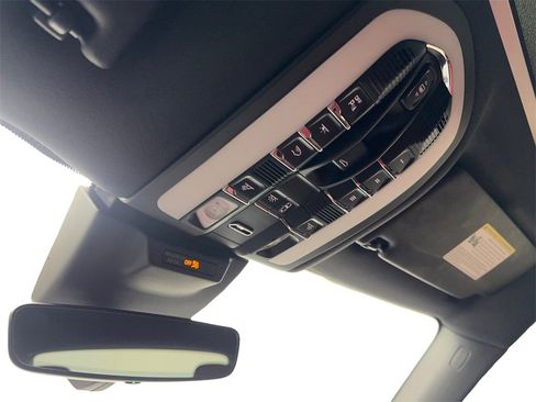 Used 2023 Porsche Macan Turbo image 73