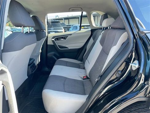 Used 2021 Toyota RAV4 XLE image 17