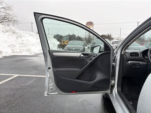 Used 2011 Volkswagen Golf TDI image 11