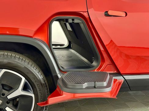 Used 2024 Rivian R1T Adventure image 32
