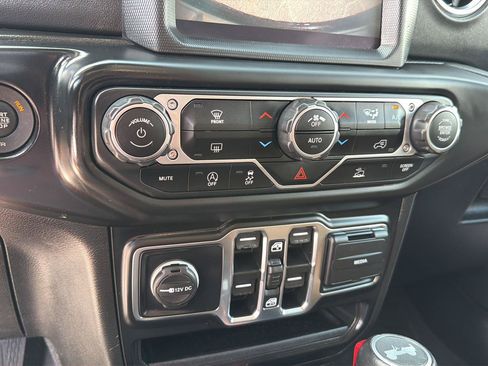 Used 2021 Jeep Wrangler Unlimited Sahara w/ Dual Top Group AWD/4WD image 26