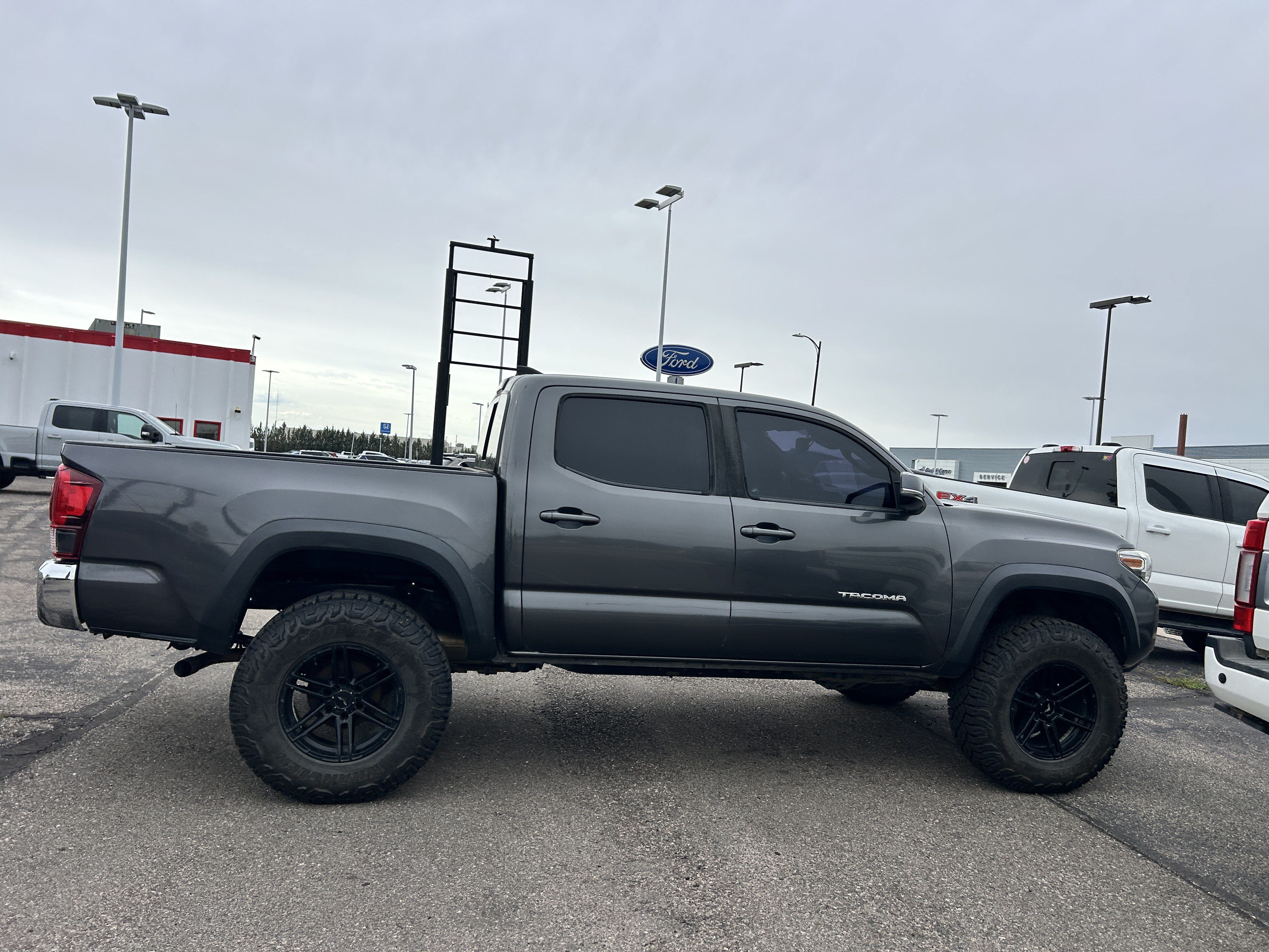 Used 2019 Toyota Tacoma TRD Off-Road AWD/4WD image 7