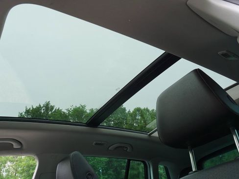Used 2016 Volkswagen Tiguan SE FWD image 18