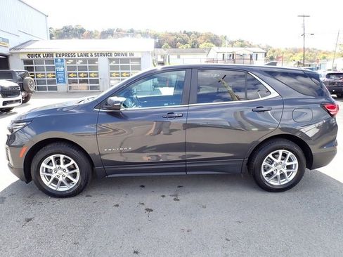Used 2022 Chevrolet Equinox LT image 2