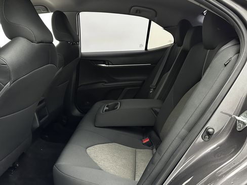 Used 2021 Toyota Camry LE image 22