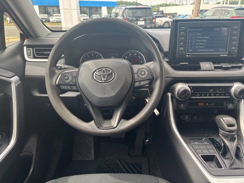 Used 2022 Toyota RAV4 LE AWD/4WD image 15