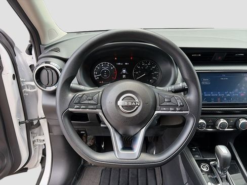 Used 2023 Nissan Kicks SV FWD image 11