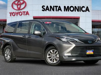 Used 2022 Toyota Sienna XLE