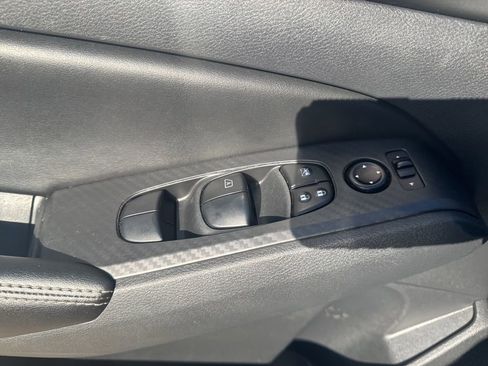 Used 2024 Nissan Altima 2.5 SV image 16