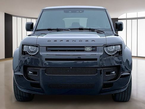 Used 2025 Land Rover Defender 110 X-Dynamic SE image 2